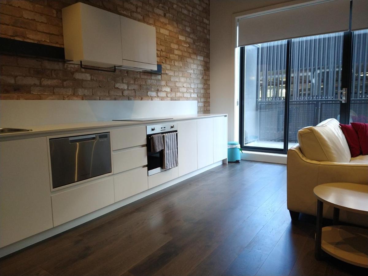 Brand New Spacious Woden - Kingbed&wifi Apartment *